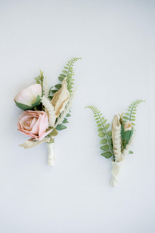 Astrid Boutonniere