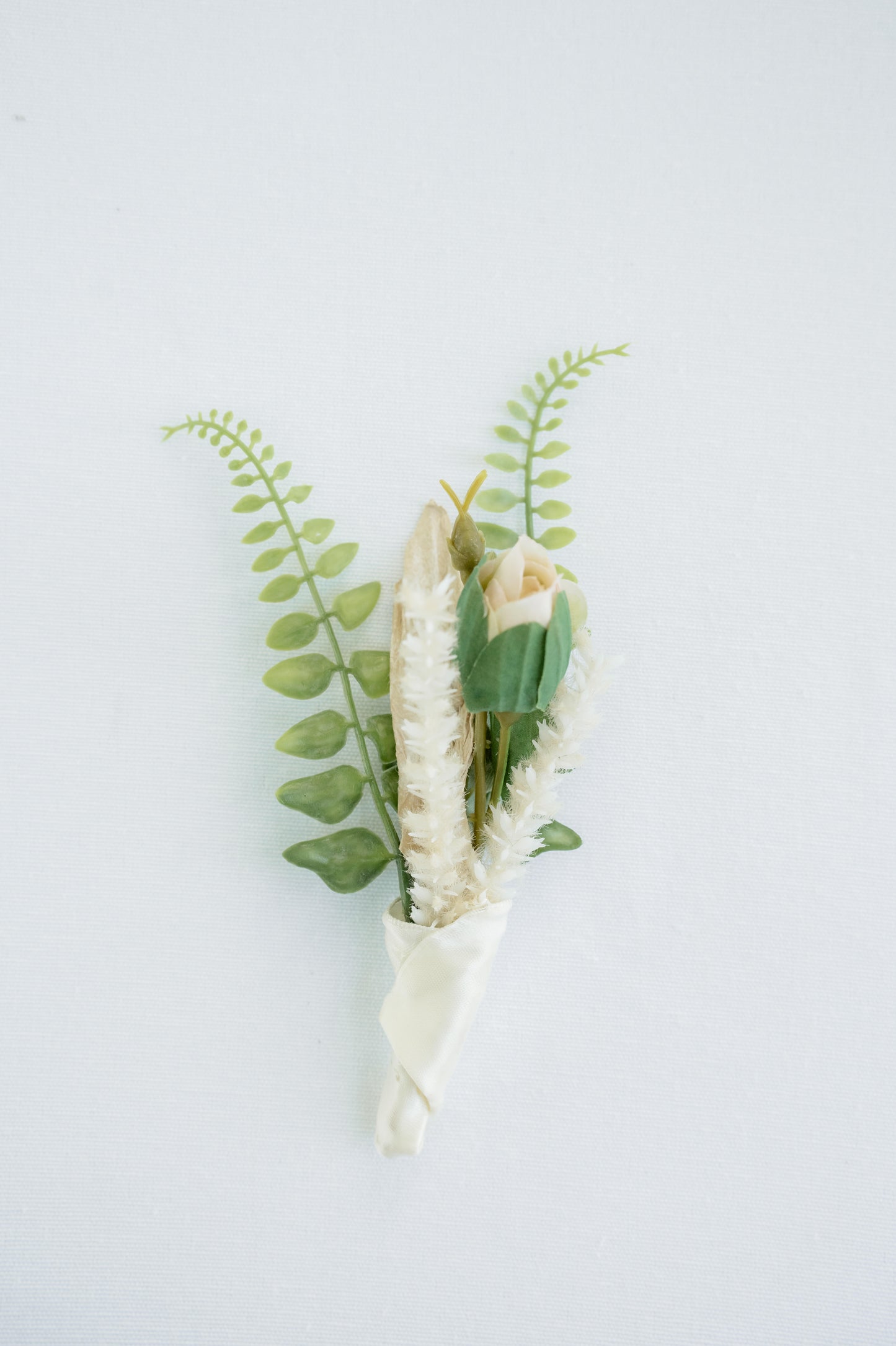 Astrid Boutonniere