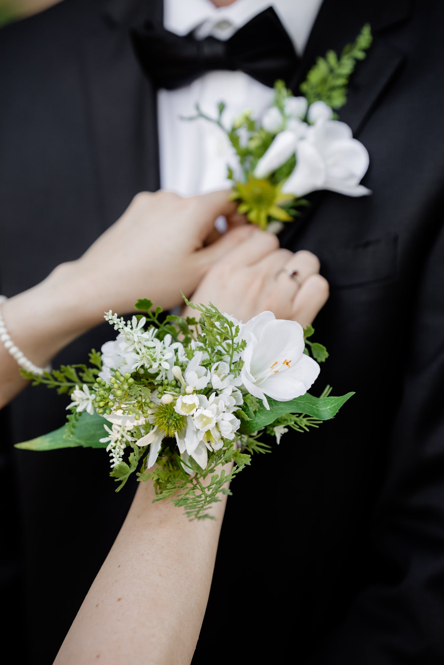 Savannah Corsage / Wristlet
